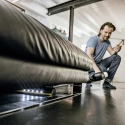 Karcher VC 6 Cordless ourFamily Car вертикальный аккумуляторный пылесос 1.198-672.0