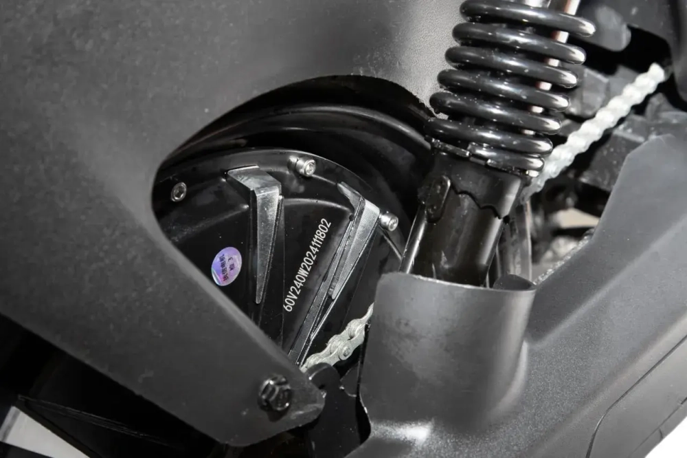 Электроскутер SYCCYBA SCOOTER TOBOT