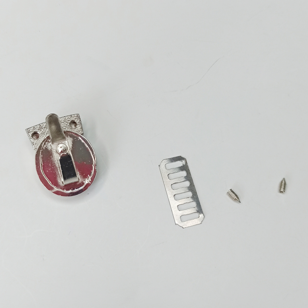 Замок-защелка на винтах 20*28 Серебро