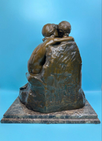 Бронзовая скульптура «Старшая сестра»