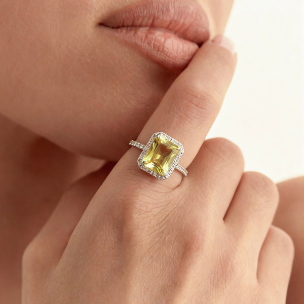 Кольцо Queen с лимонным кварцем и белыми топазами