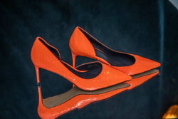 Женские кожаные туфли оранжевые с тиснением под рептилию