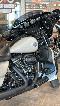 Street Glide Special Harley-Davidson 2022 (White Sand Pearl)