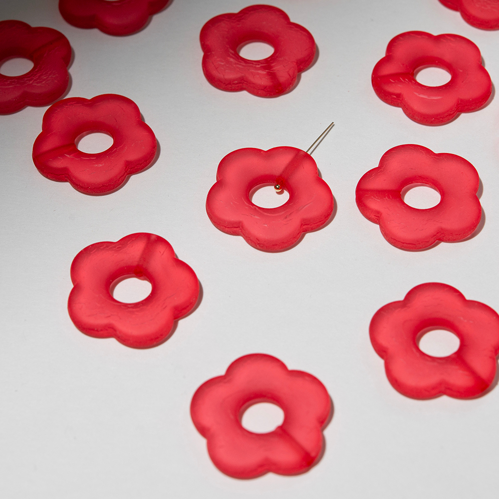 Подвеска "Незабудка", 26мм, матовый красный акрил