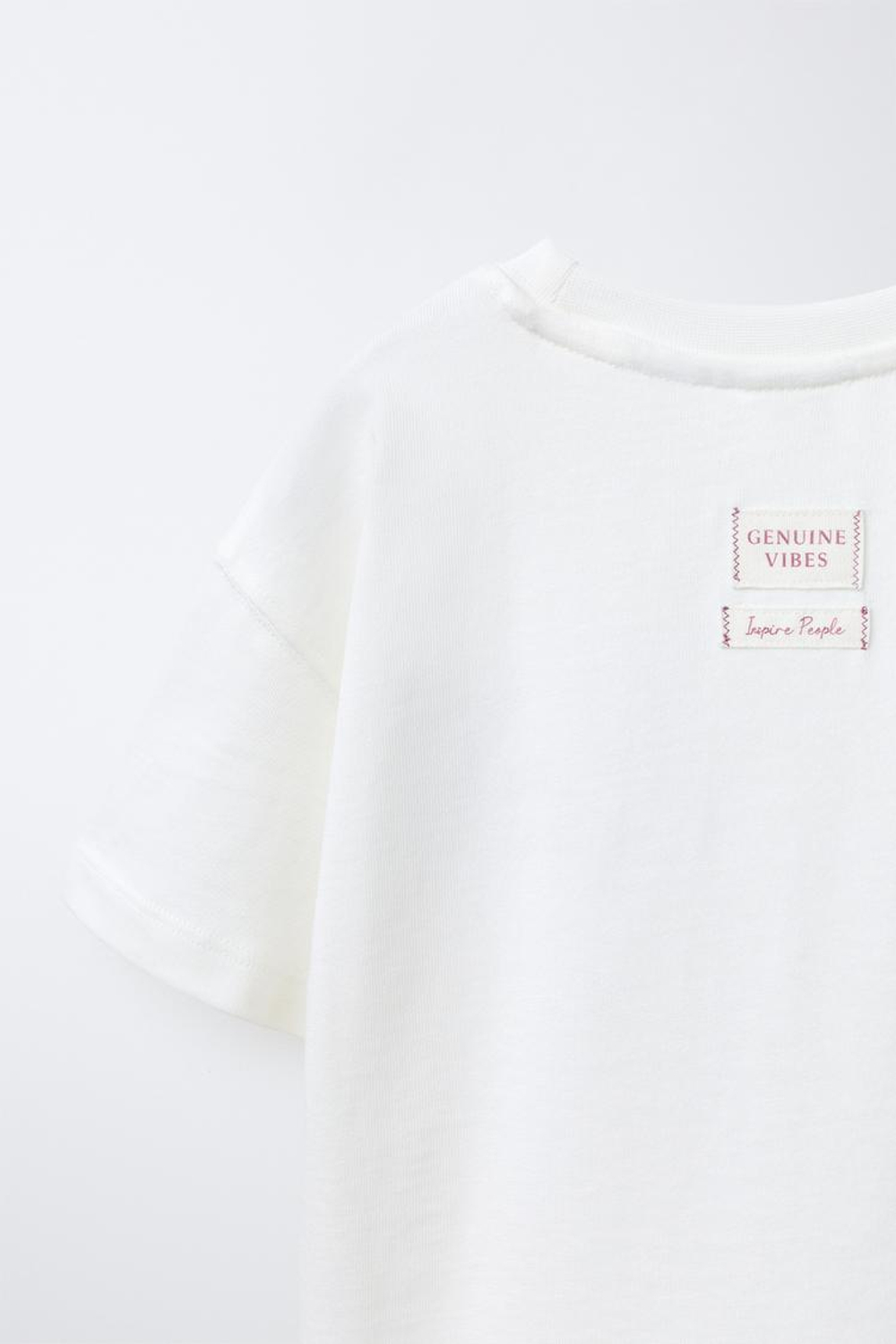 ZARA ФУТБОЛКА С ВЫШИТОЙ НАДПИСЬЮ, ЭКРЮ