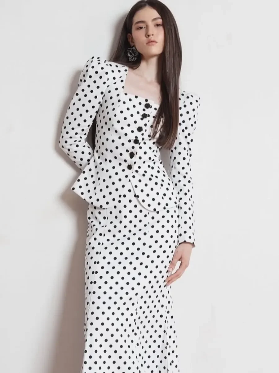 Серьги черные цветы