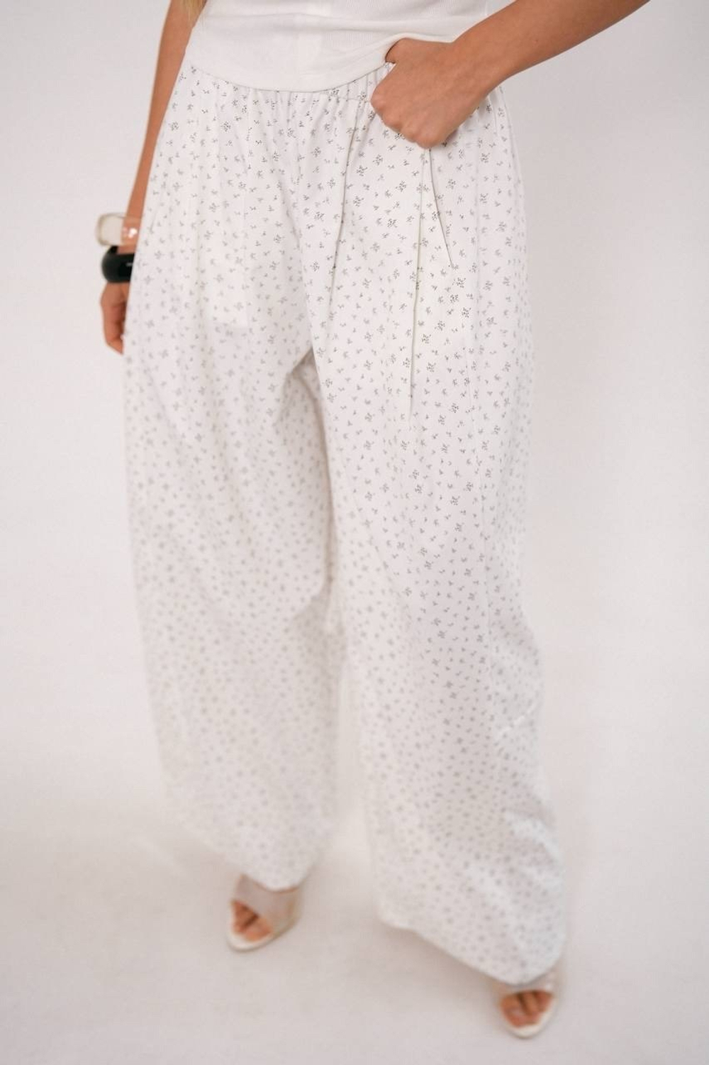 Брюки на резинке из хлопка в мелкий цветочек