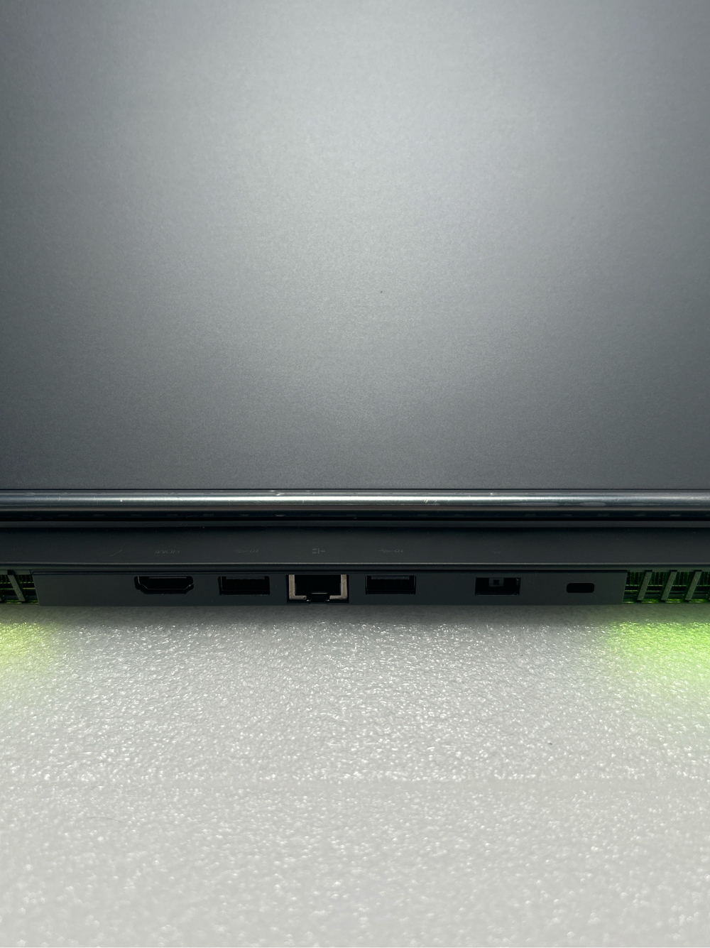 Ноутбук Lenovo Legion 7 15IMH05 (81YT001ARU) 15.6"/Intel Core i7-10750H/RAM 32 GB/SSD 1024 GB/nVidia GeForce RTX 2080 Super Max-Q 8 Гб/1920x1080/IPS/240 Hz/Подсветка кл-ры:RGB/серый. Состояние: Уценка/ небольшие следы на матрице от клавиатуры/не работает передняя контурная подсветка/C1