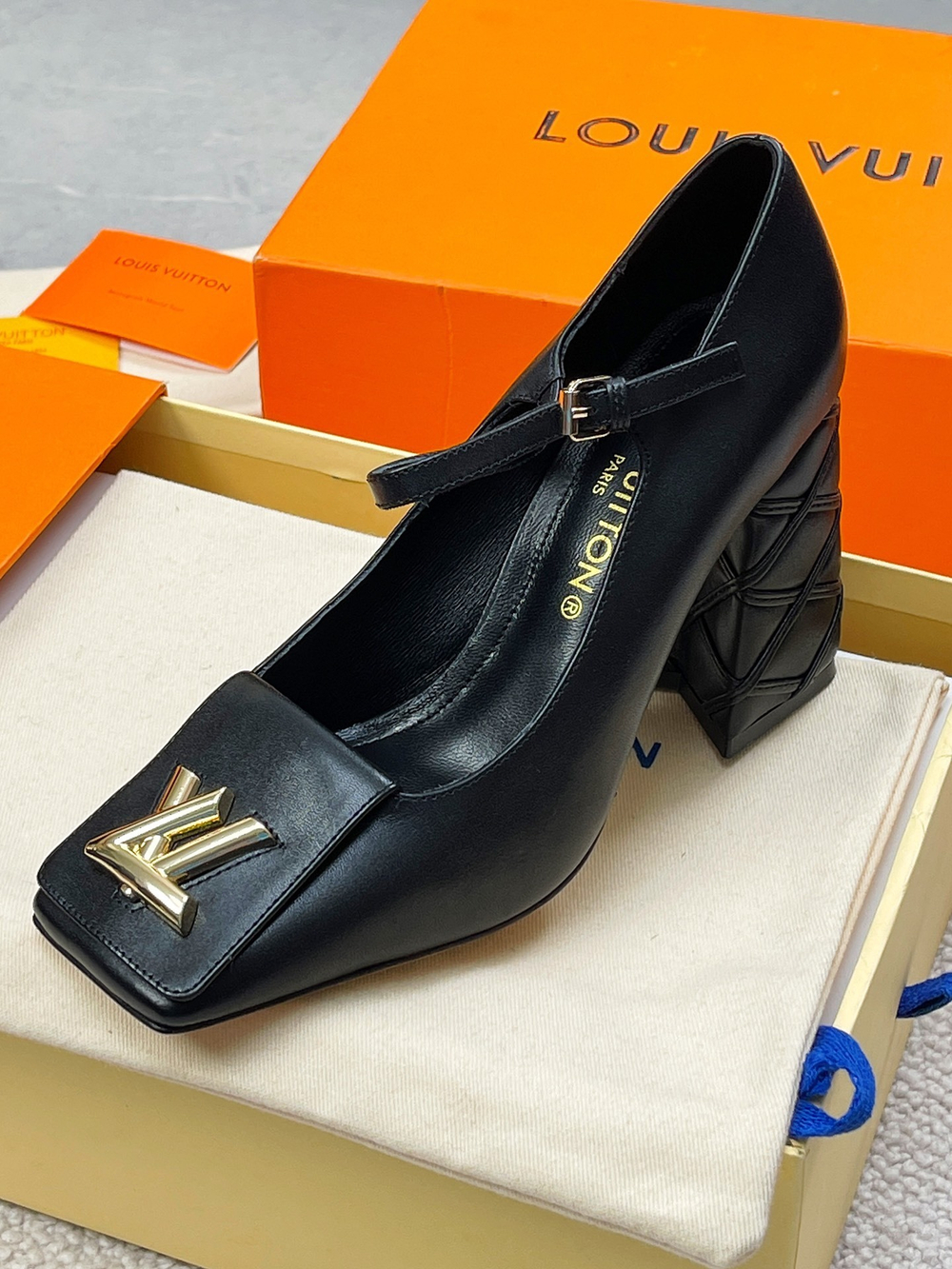Louis Vuitton Shake Pump