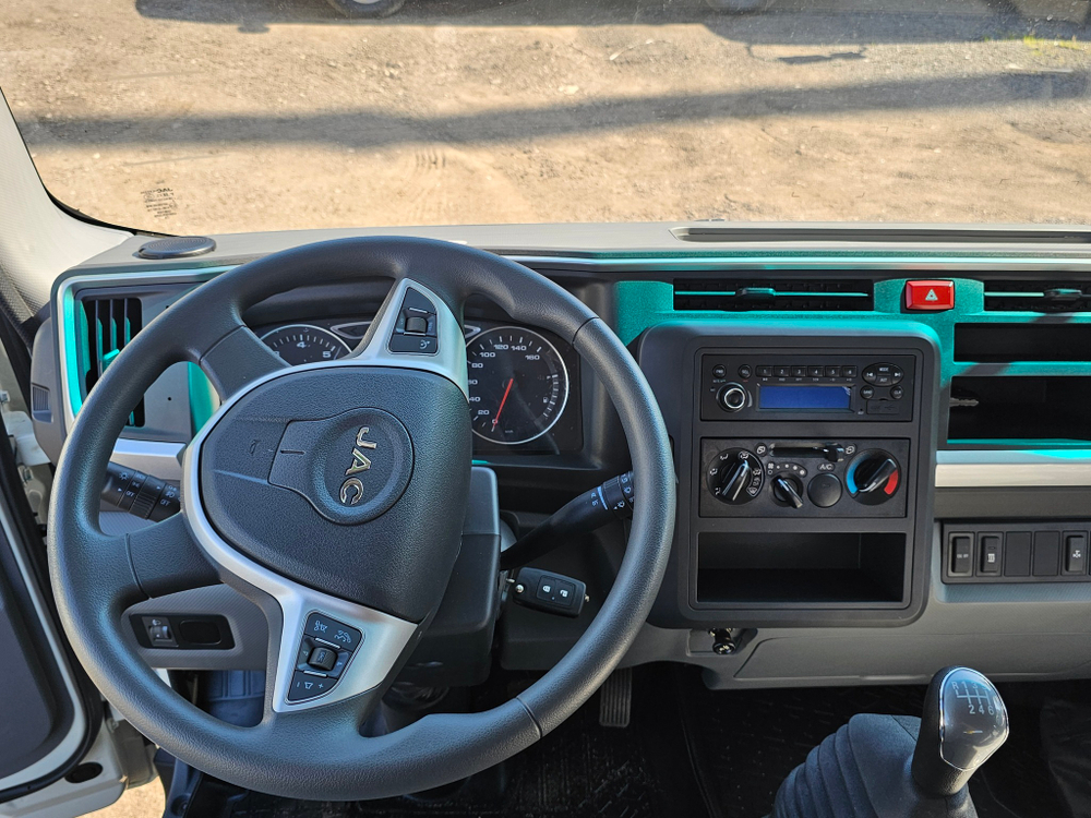 JAC N120X бортовой с КМУ Hyva HST6.3E3