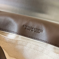 Bottega Veneta Small Cobble Messenger 27 cm