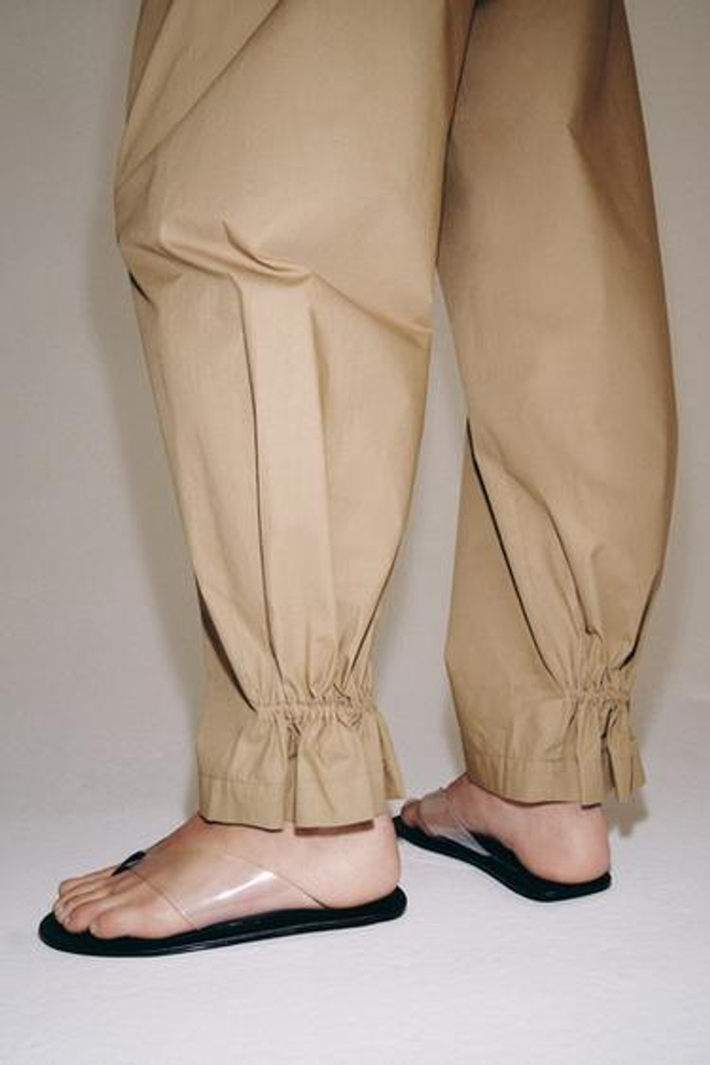 ZARA БРЮКИ С ЗАЩИПАМИ — ZW LIMITED EDITION, ПЕСОЧНЫЙ