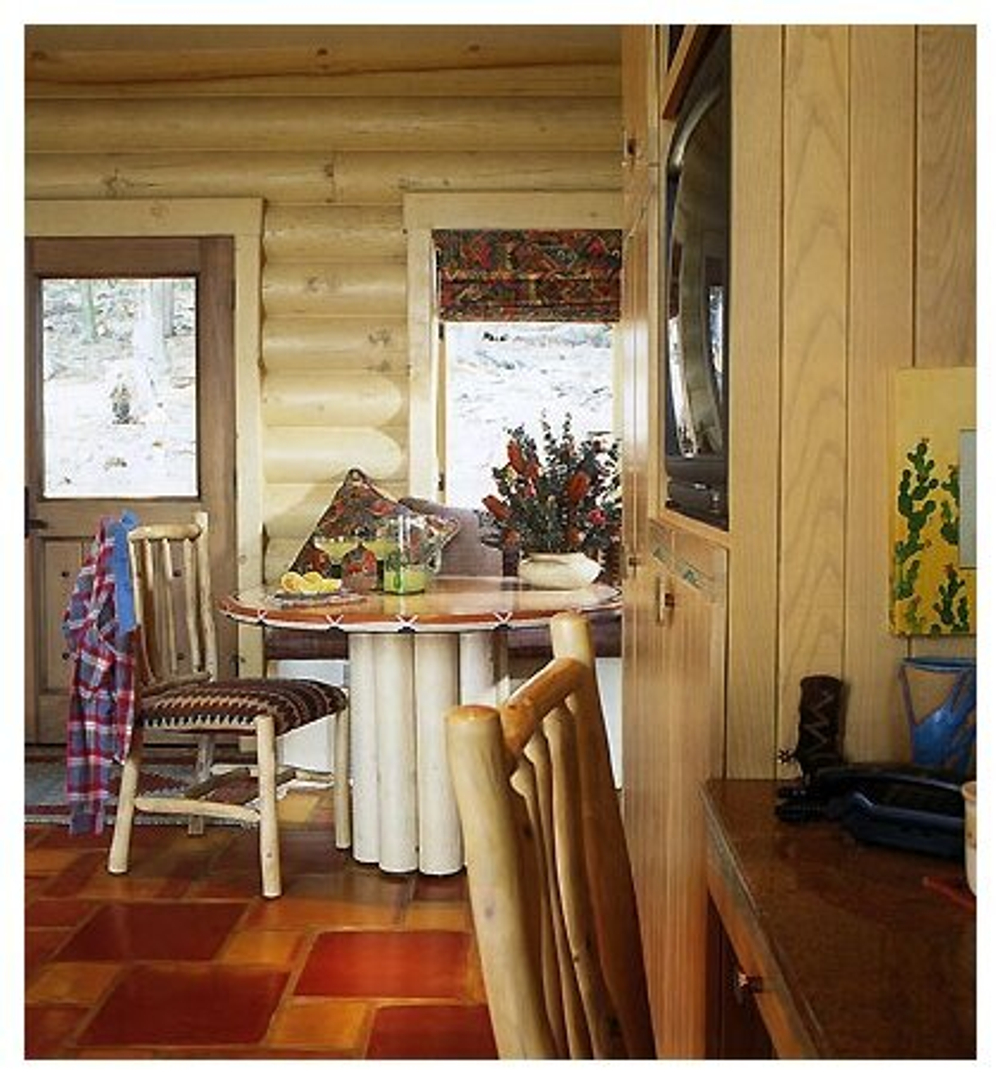 Кухня и ванная в деревянном доме