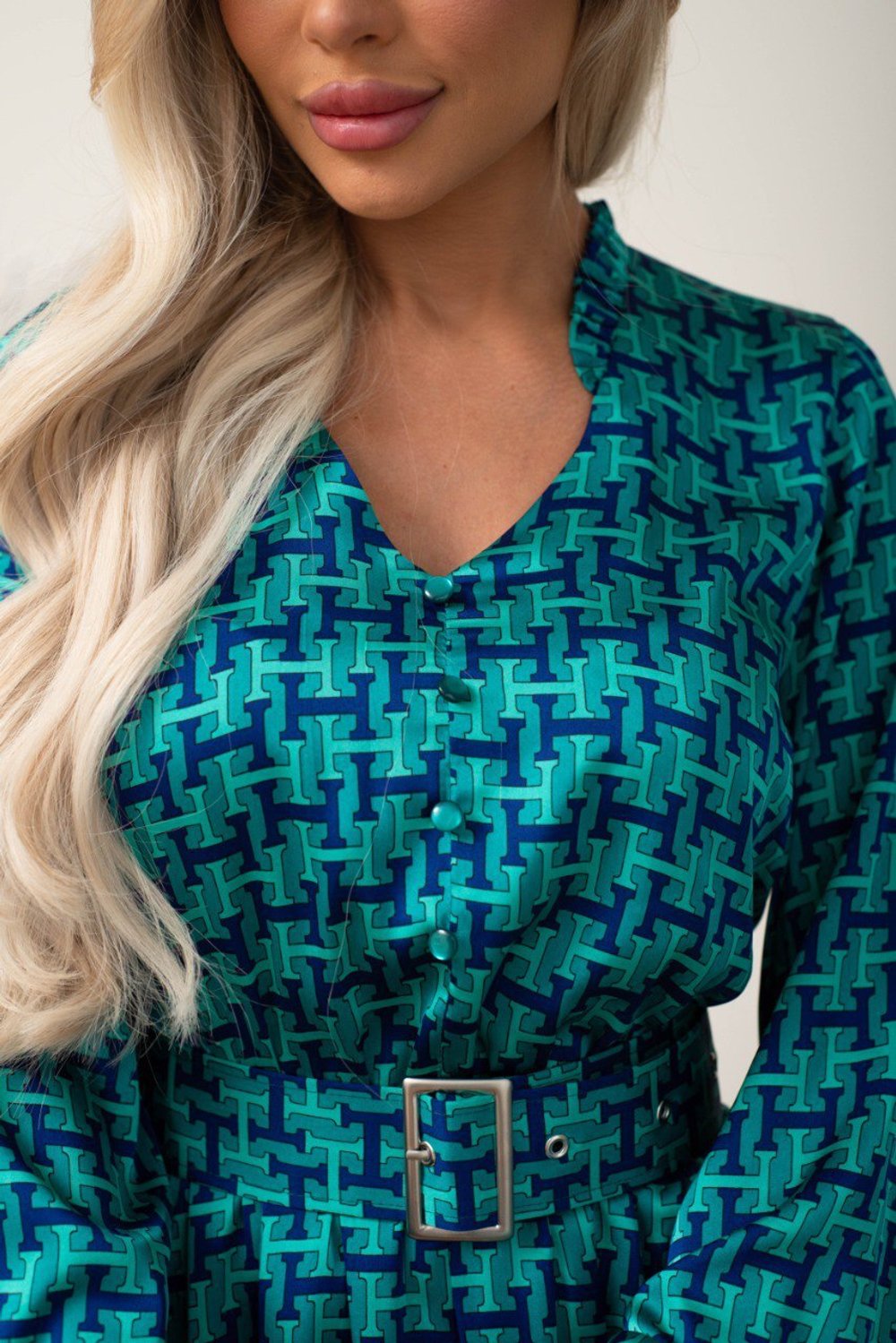 Зеленое шелковое платье