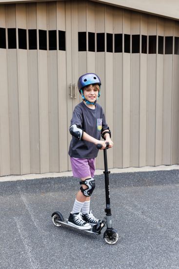 Самокат Micro Sprite LED, серебристый хром