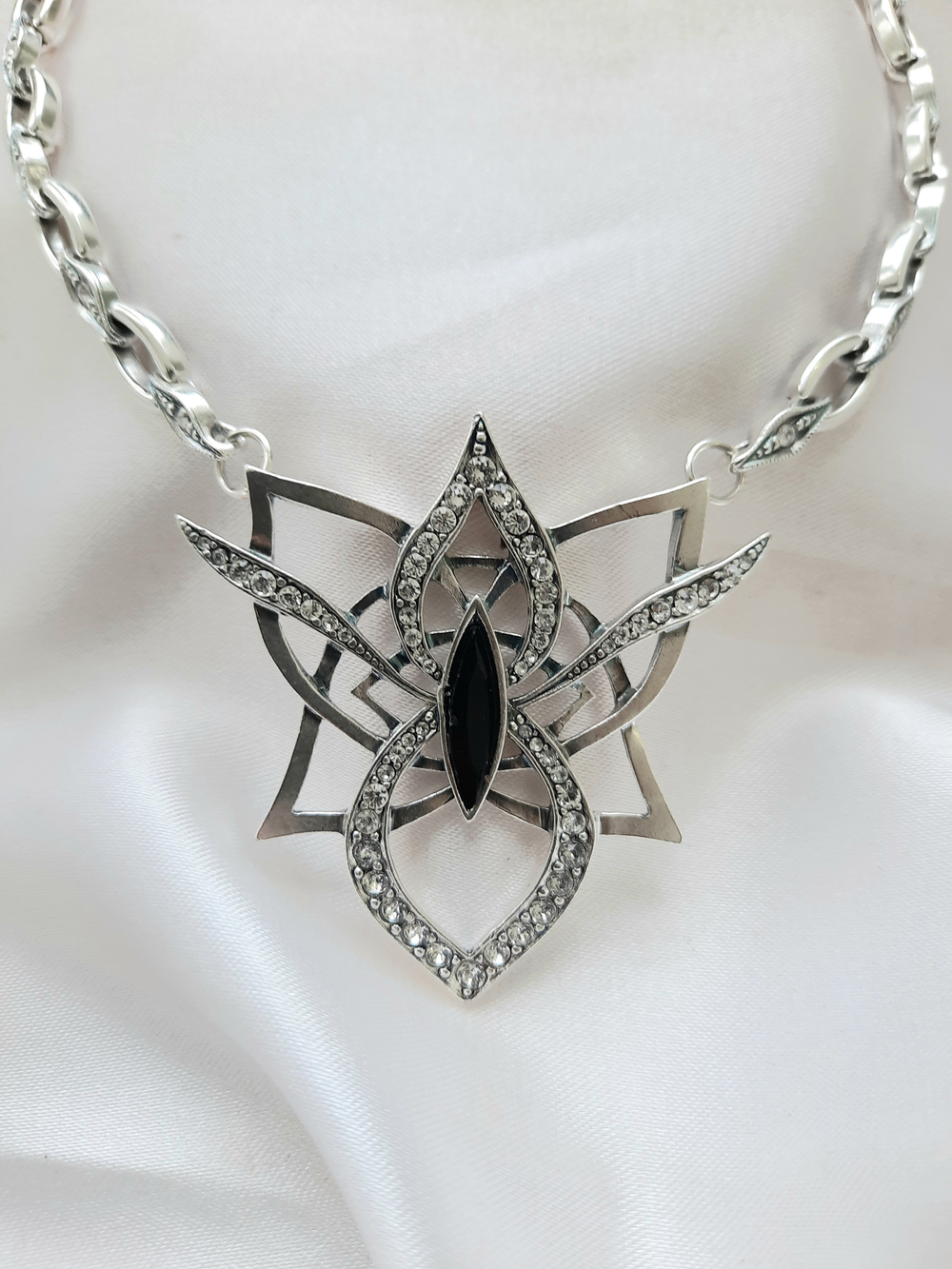 "Рингостела" колье в серебряном покрытии из коллекции "Королева ночи"