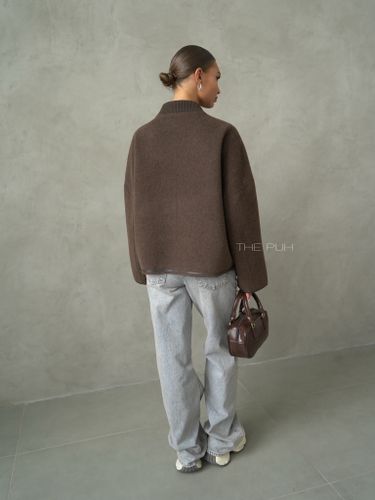 Шоколадный шерстяной бомбер на молнии