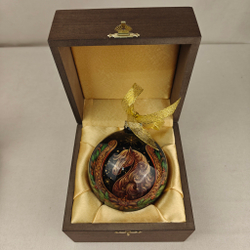 Шар новогодний с круговой росписью Палех "Конь с подковой" в футляре