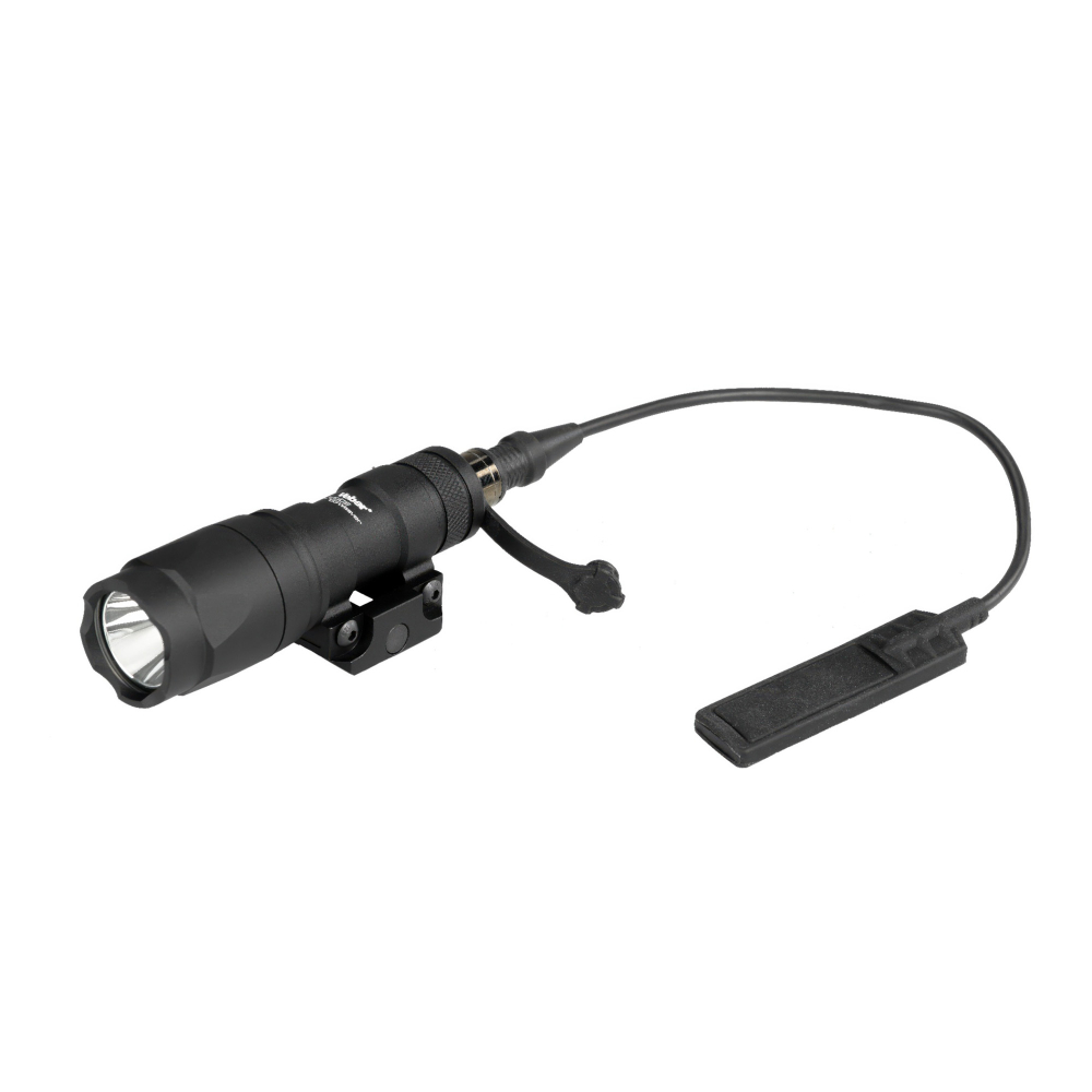 Фонарь тактический подствольный Veber Tactics 133 Weaver — компактные размеры (110×38×35 мм) и небольшой вес, удобный транспортировочный кейс в комплекте