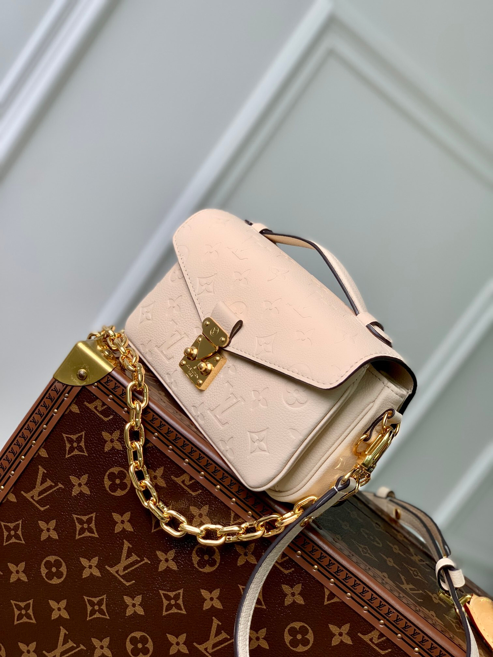 Louis Vuitton Pochette Metis East West