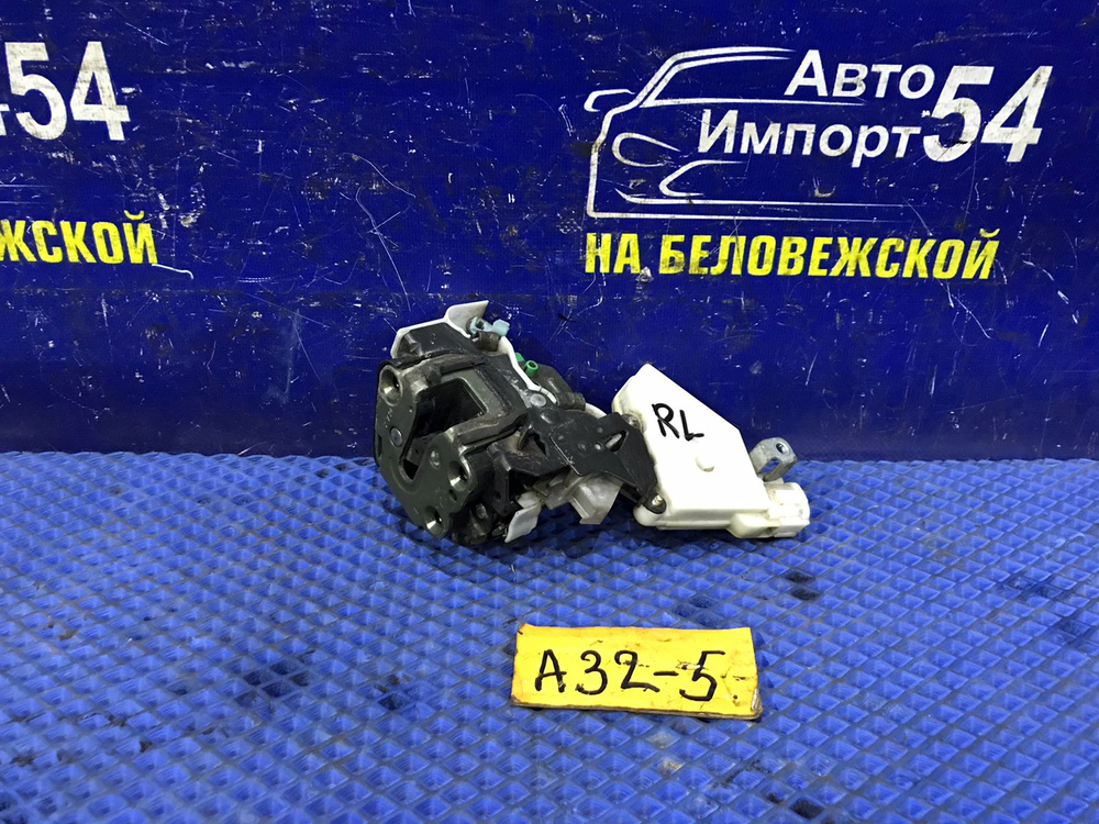 Замок двери задней левой NISSAN CEFIRO 1997