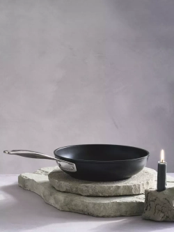 Le Creuset - Сковорода с антипригарным покрытием PRO глубиной 24см. / артикул   51101240010002  / GTIN 630870272995