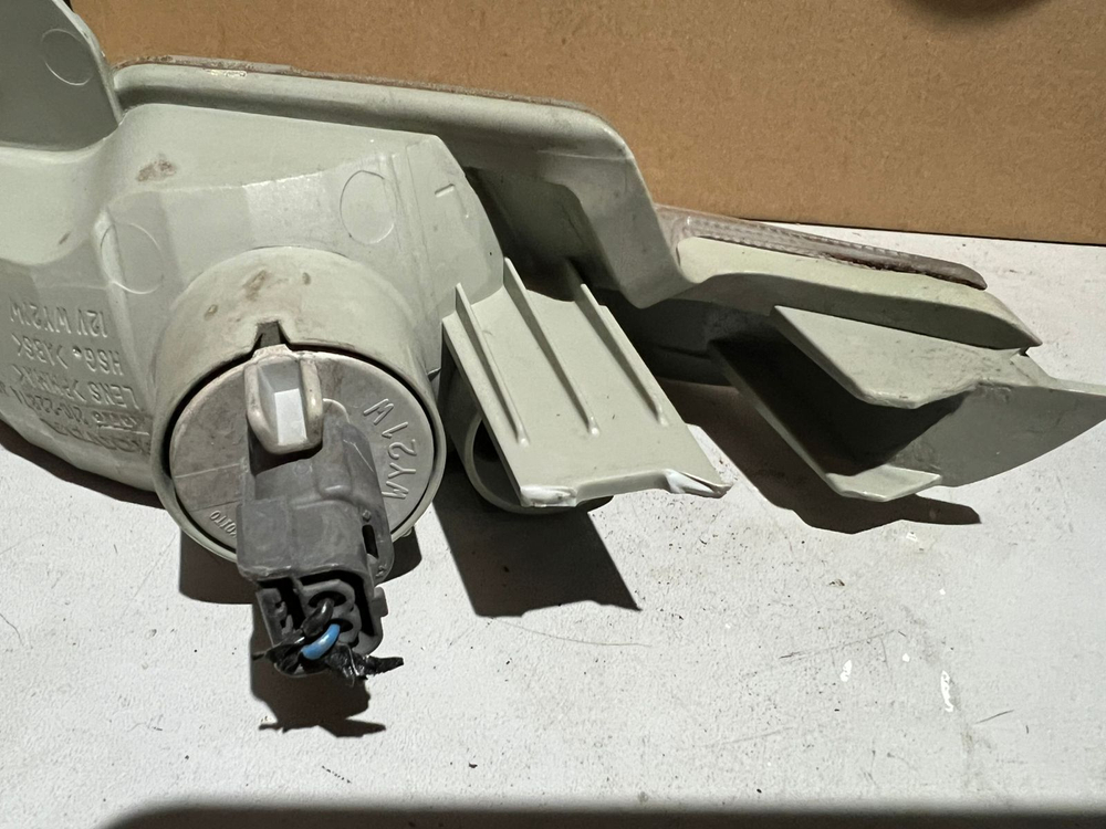 Повторитель в бампер левый Honda INSIGHT 2009-2011