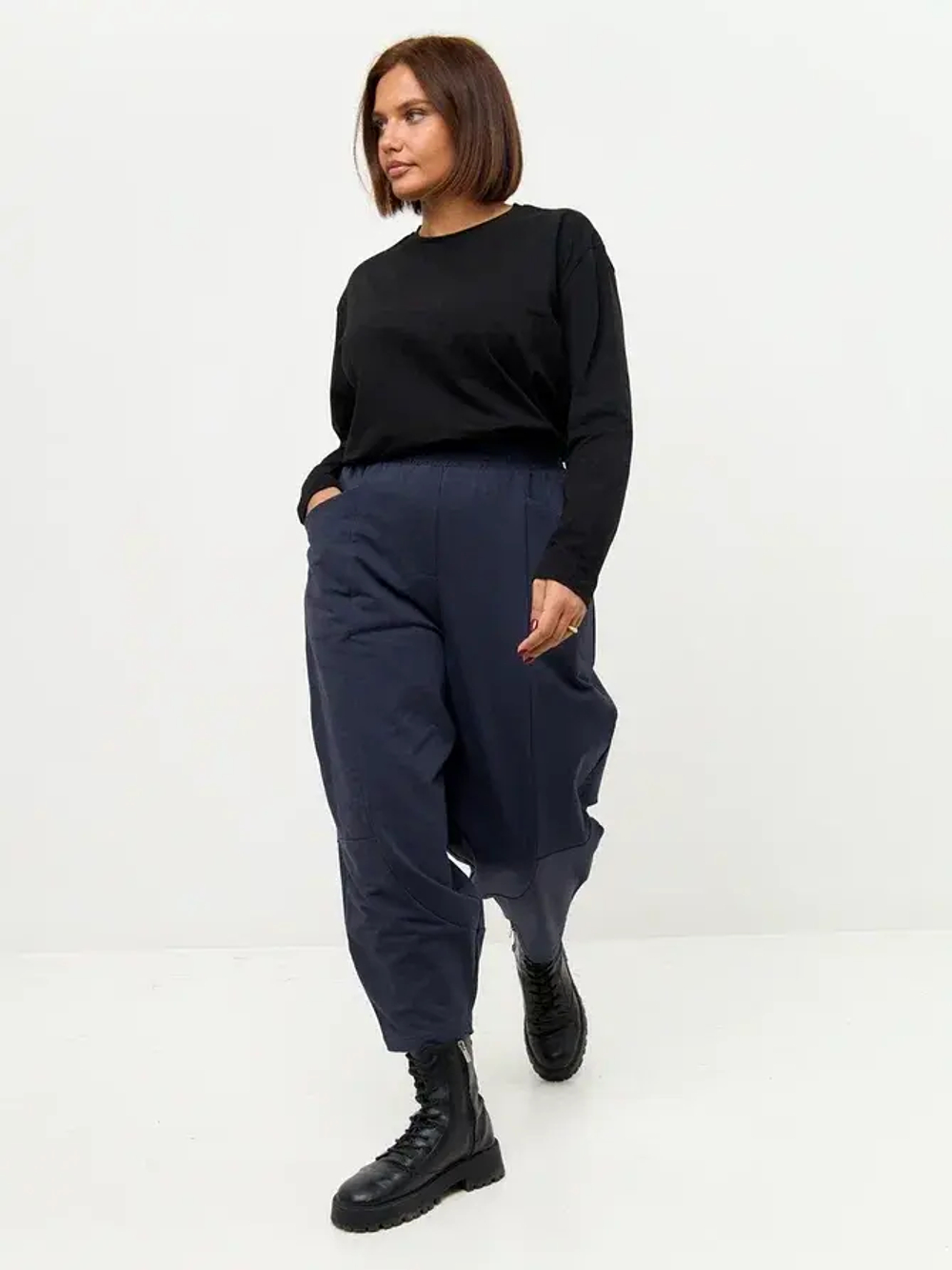 Брюки бананы трикотажные с декоративными швами