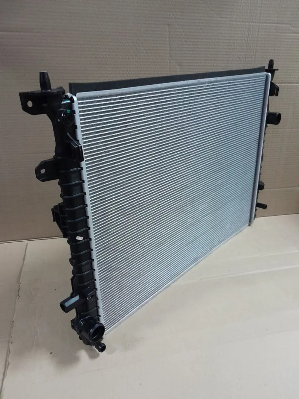 Радиатор охлаждения двигателя Geely Coolray