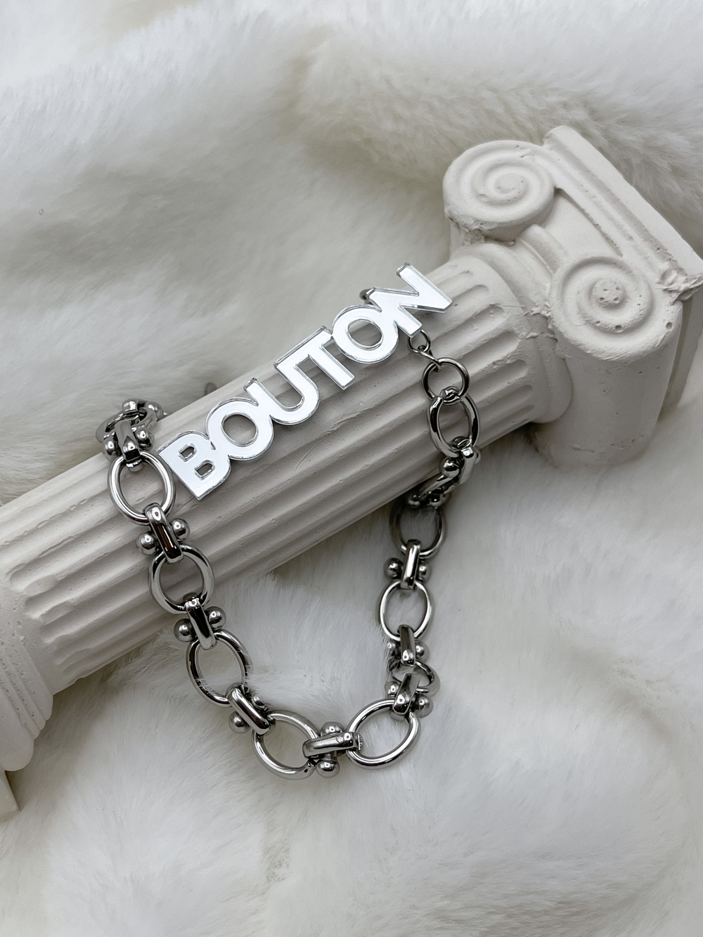 Серебристый браслет с крупными звеньями