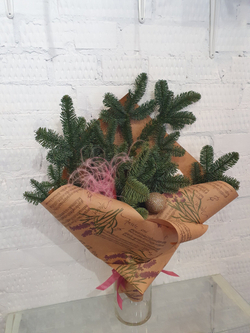 Шикарная ветка Нобилиса в нежном новогоднем оформлении