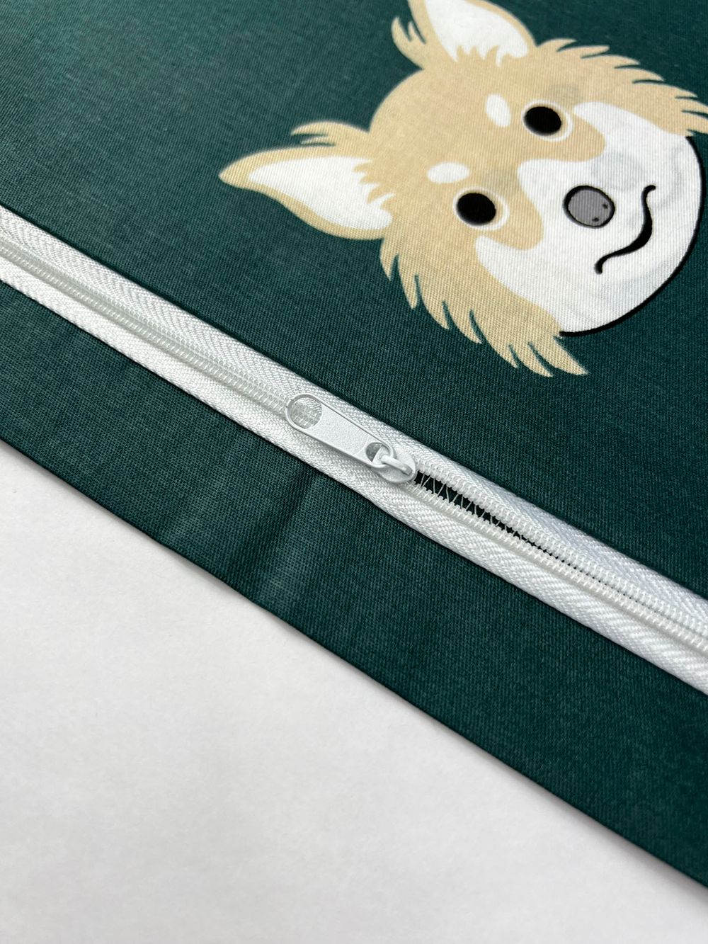 Постельное белье "Dogs " 1,5-сп  наволочка 50х70 1шт Простынь на резинке 90х200 см Пододеяльник 145х215 см Сказка сатин