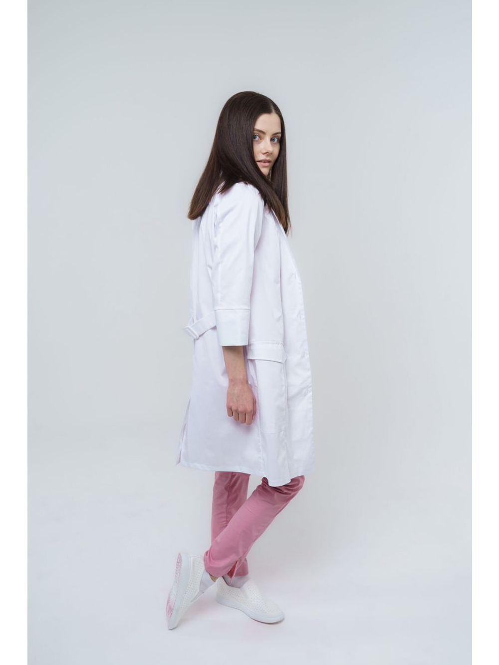 Медицинский халат женский укороченный на пуговицах TZ120-WHT