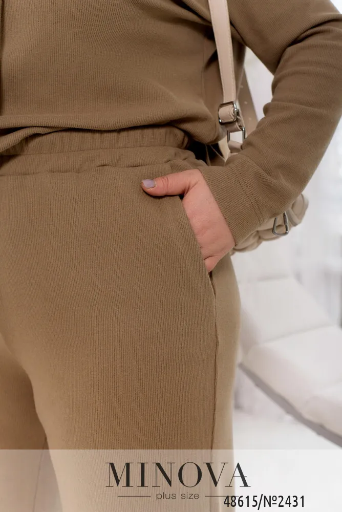 Костюм 2431-бежевый Minova