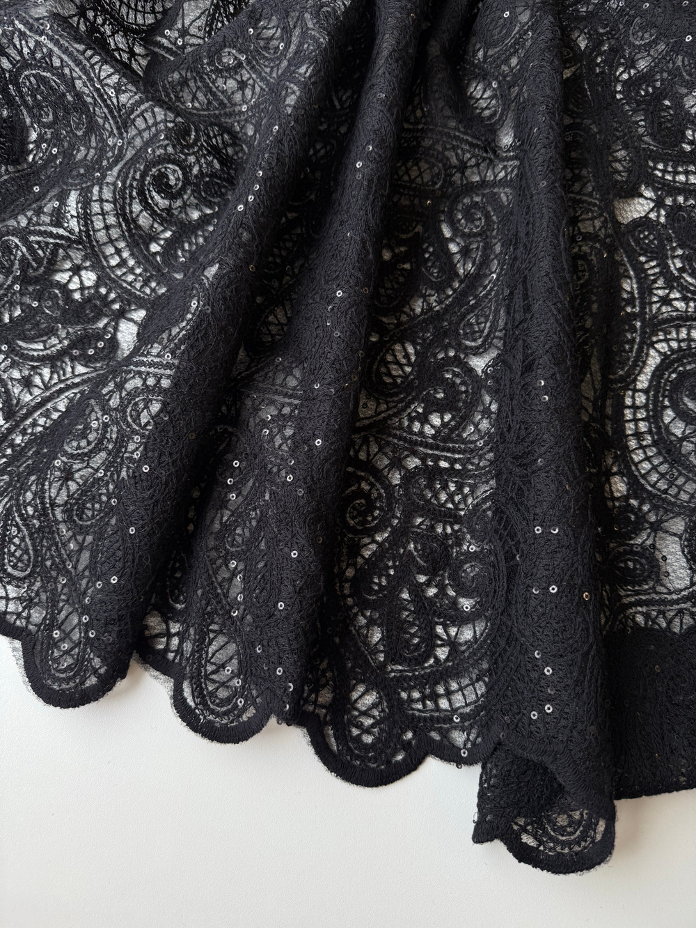 Вышивка с пайетками (Черная)