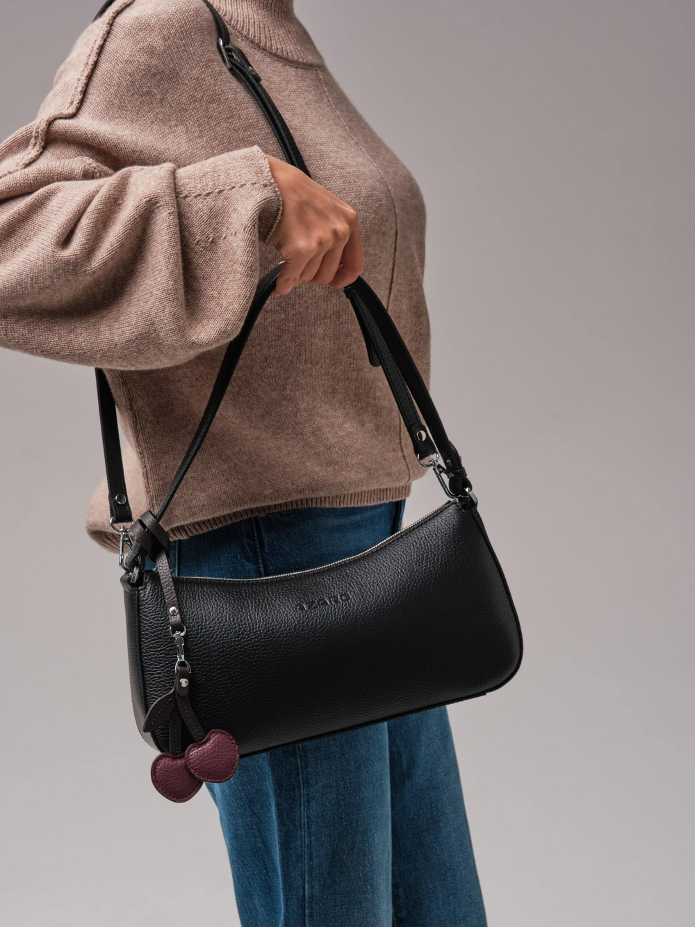 Кожаная сумка багет кросс-боди черный