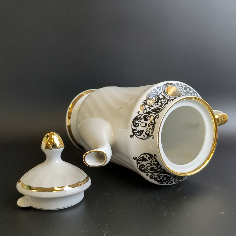 Кофейник фарфоровый, декор, золочение, винтаж времен СССР, 22 см, Рига 1980-е гг