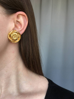 Клипсы Chanel с лого