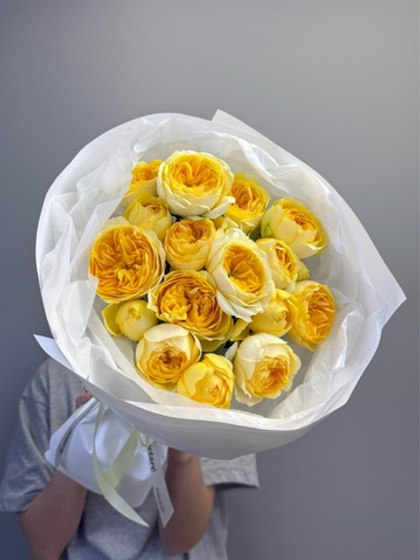 Моно букет из кустовых,лимонных роз💛
