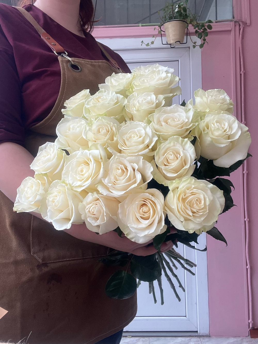 Букет из 21 белой розы 70см