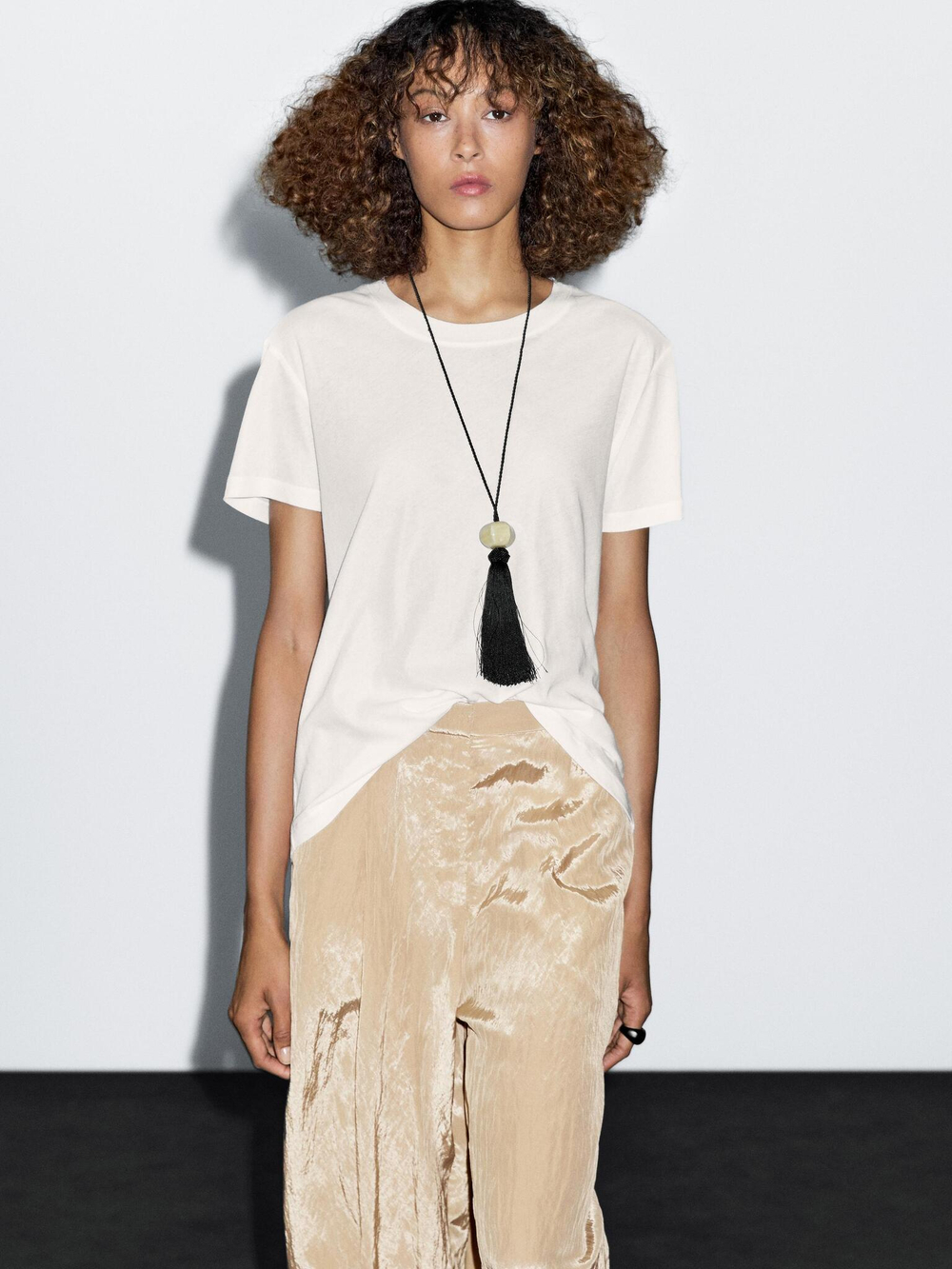 Massimo Dutti Брюки из атласа с рельефным узором, бежевый