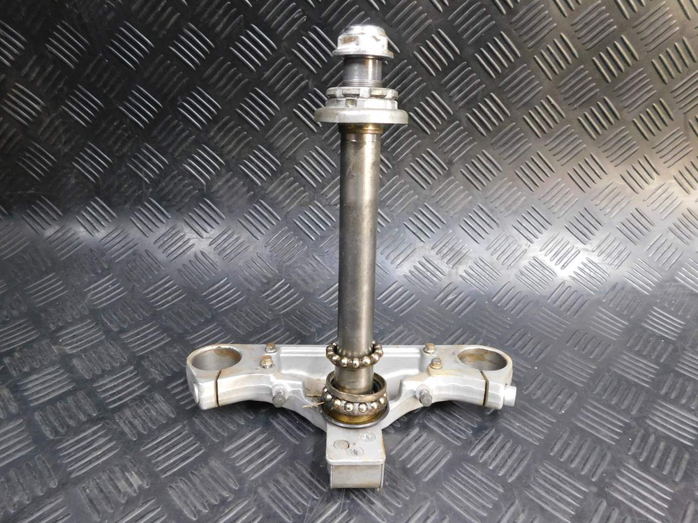 Траверса нижняя Honda Shadow 400 NC34 052574