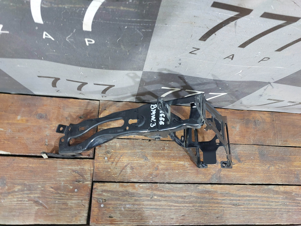 Кронштейн фары правый BMW 3-Series (F30) 11-20 Б/У Оригинал 51647245792