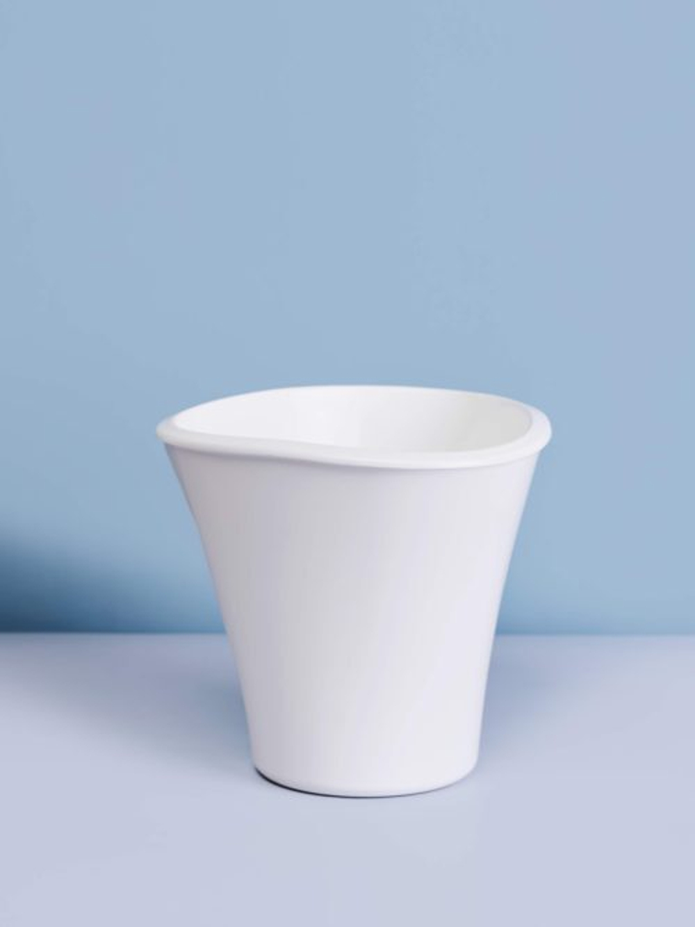 Горшок Лагуна 0,6 белый со вставкой