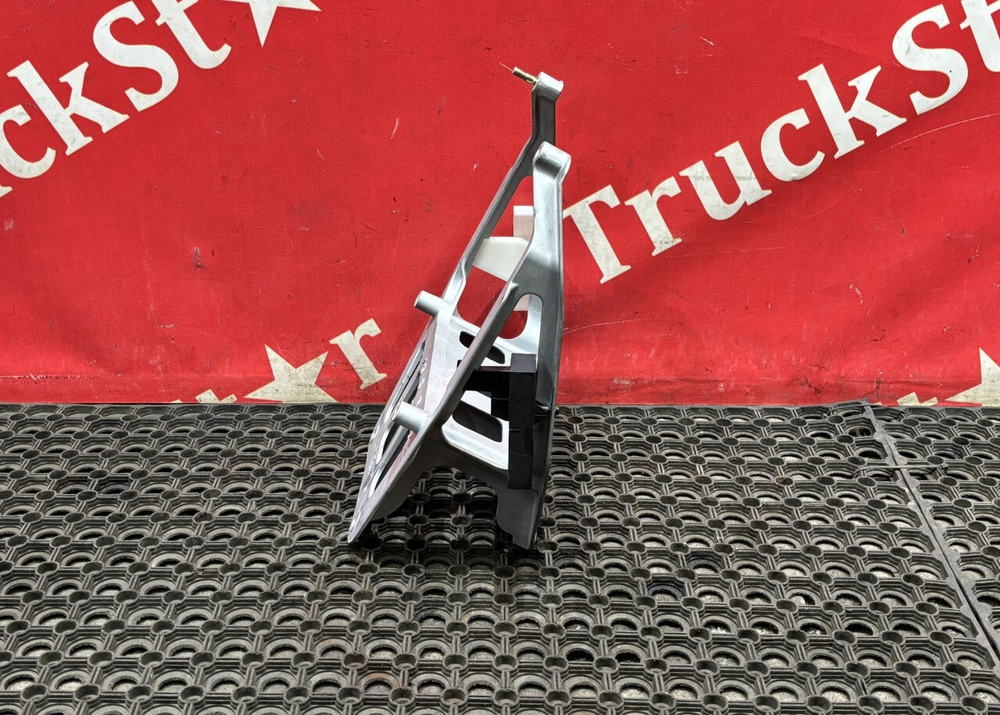 Кронштейн рулевой колонки 2024г