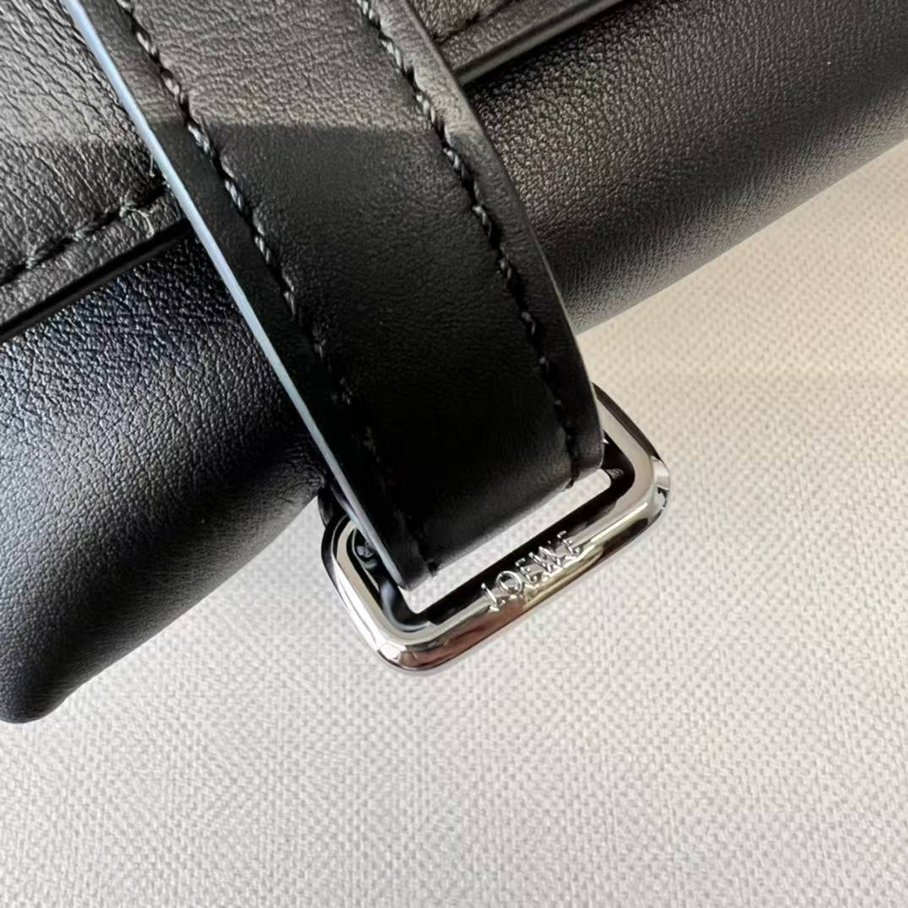 Сумка-мессенджер Loewe