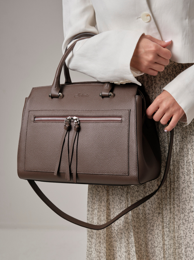 Сумка кожаная на плечо темно-коричневая