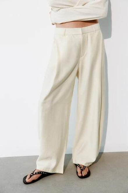 ZARA СТРУЯЩИЕСЯ БРЮКИ СО СКЛАДКАМИ, ЭКРЮ