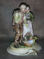 Статуэтка. Фарфор. Деревенская чета. Capodimonte. Италия
