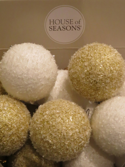 Набор шаров 24шт 8см House of Seasons золото/белый заснеженный в ассортименте 2 вида